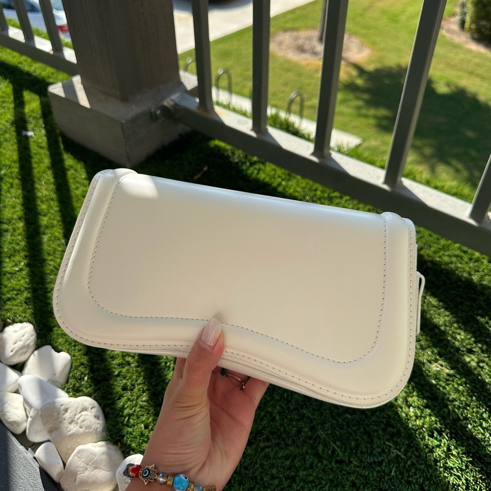 Elegant White Women's Clutch